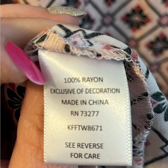 Pink floral print embroider accent tie neckline top‎ mock button Love Fire small - Picture 10 of 11